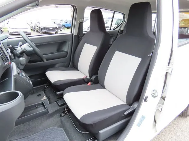 ミラ　イース（ダイハツ）の車両写真