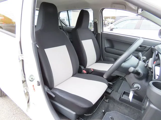 ミラ　イース（ダイハツ）の車両写真