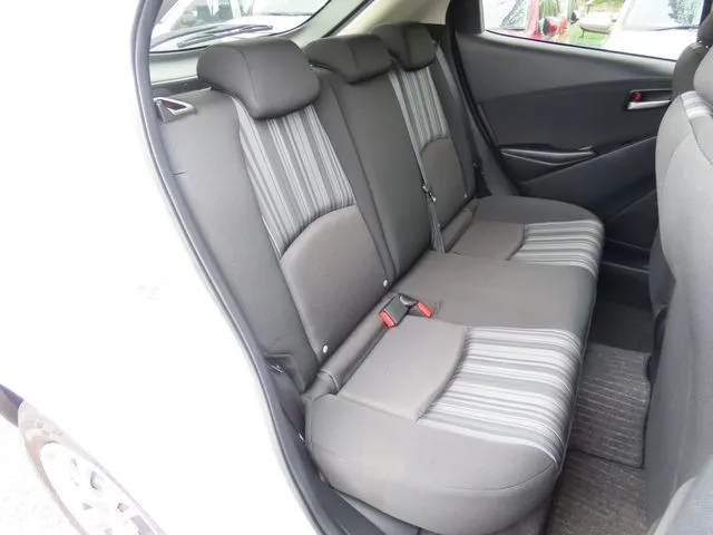 ＭＡＺＤＡ２（マツダ）の車両写真