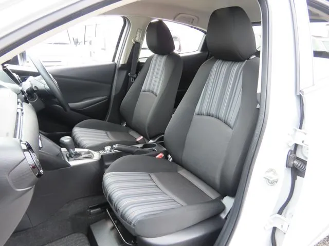 ＭＡＺＤＡ２（マツダ）の車両写真