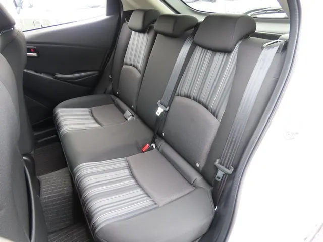 ＭＡＺＤＡ２（マツダ）の車両写真