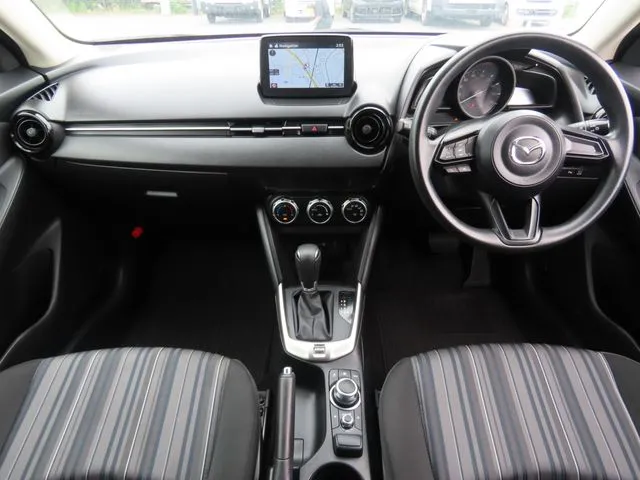 ＭＡＺＤＡ２（マツダ）の車両写真