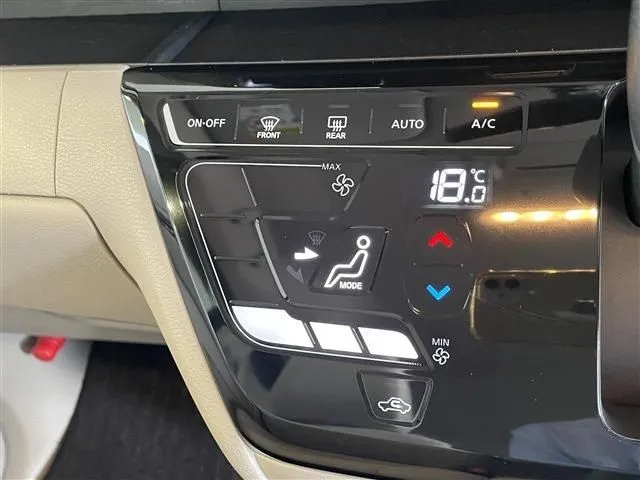 ルークス（ニッサン）の車両写真