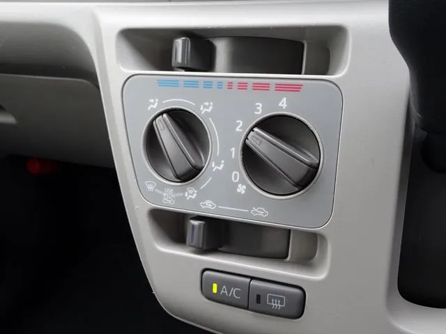 ミラ　イース（ダイハツ）の車両写真