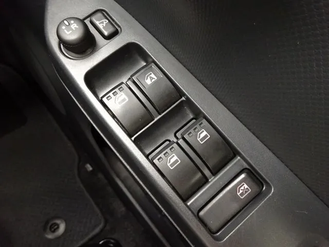 ミラ　イース（ダイハツ）の車両写真