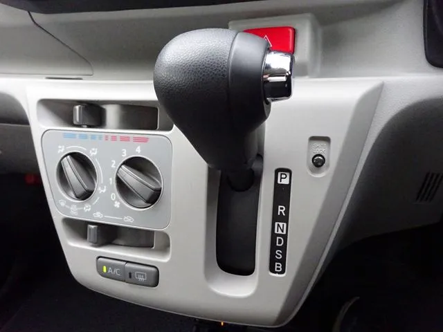 ミラ　イース（ダイハツ）の車両写真