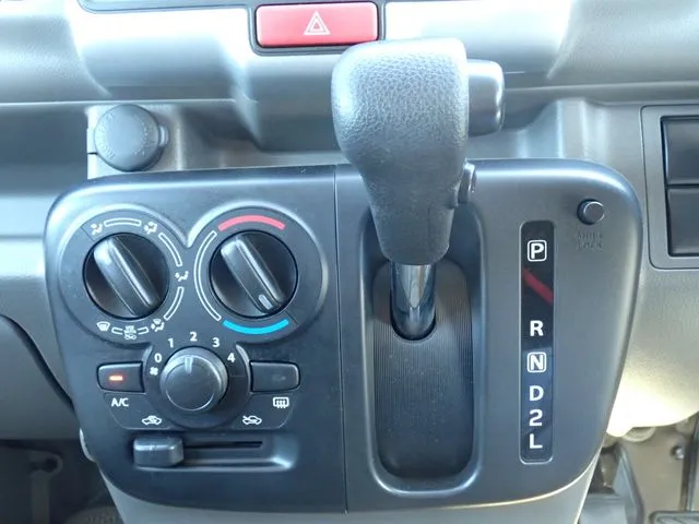 ＮＶ１００クリッパー（ニッサン）の車両写真