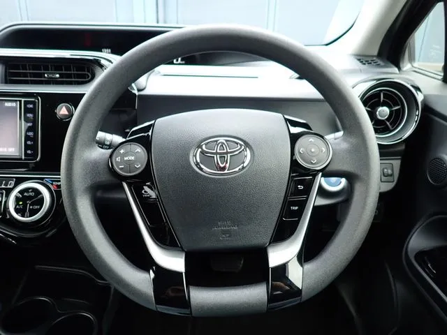 アクア（トヨタ）の車両写真