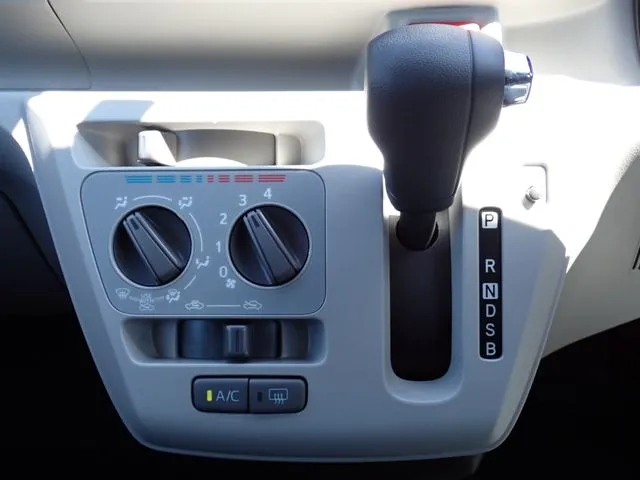 ミラ　イース（ダイハツ）の車両写真