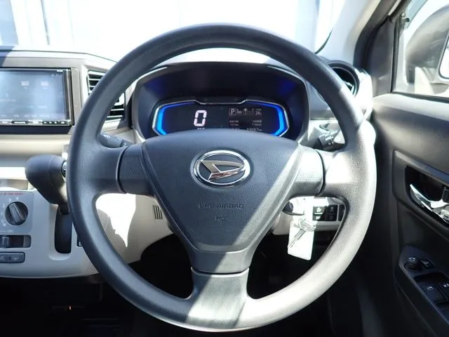 ミラ　イース（ダイハツ）の車両写真