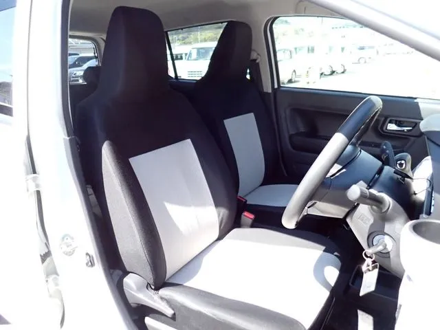 ミラ　イース（ダイハツ）の車両写真