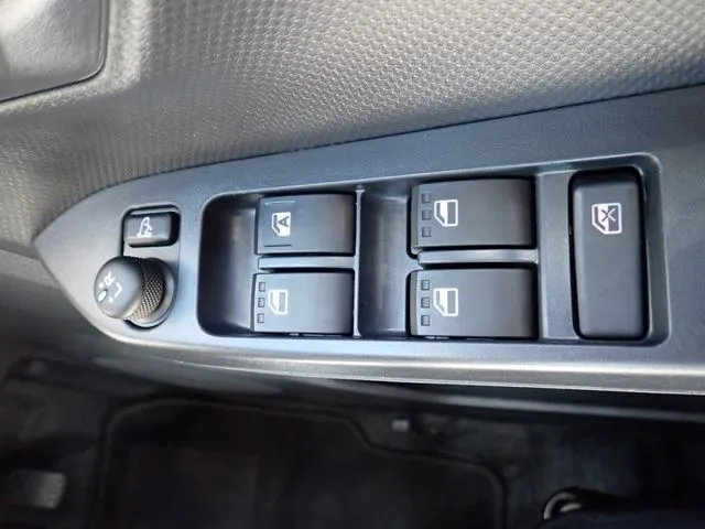 ミラ　イース（ダイハツ）の車両写真