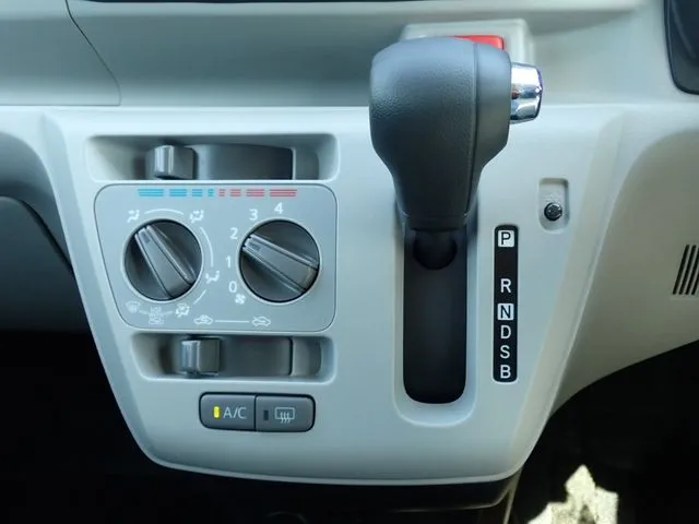 ミラ　イース（ダイハツ）の車両写真