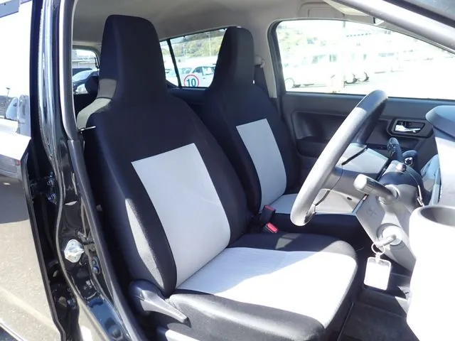 ミラ　イース（ダイハツ）の車両写真