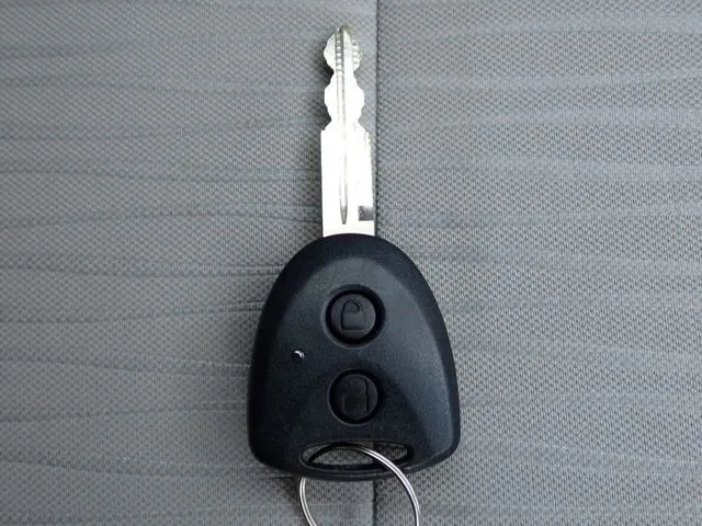 ミラ　イース（ダイハツ）の車両写真