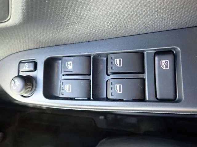 ミラ　イース（ダイハツ）の車両写真