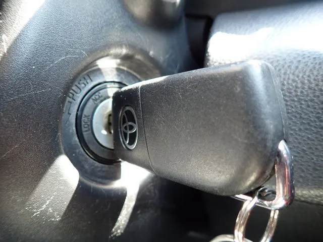 ヤリス　ハイブリッド（トヨタ）の車両写真