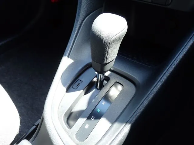 ヤリス　ハイブリッド（トヨタ）の車両写真