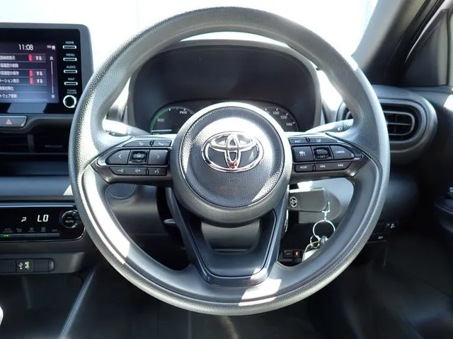 ヤリス　ハイブリッド（トヨタ）の車両写真