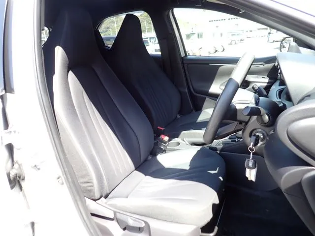 ヤリス　ハイブリッド（トヨタ）の車両写真