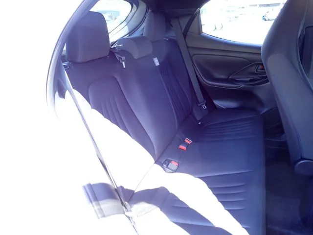 ヤリス　ハイブリッド（トヨタ）の車両写真