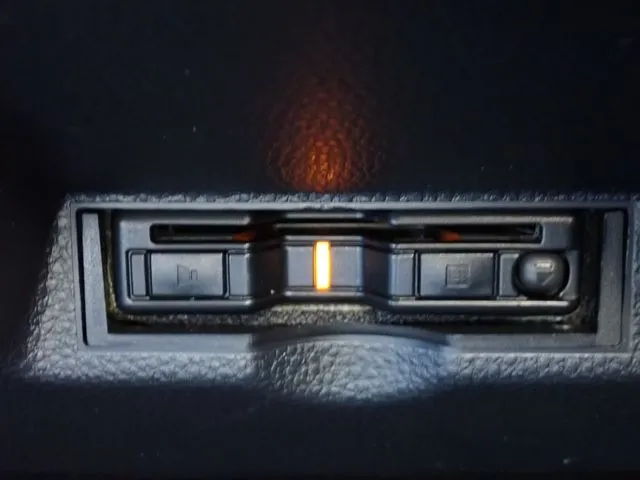 ヤリス　ハイブリッド（トヨタ）の車両写真