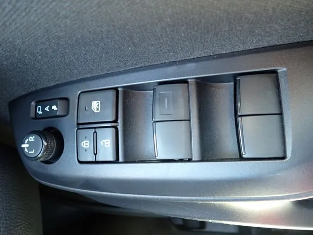 ヤリス　ハイブリッド（トヨタ）の車両写真