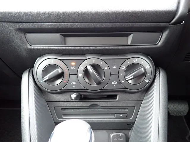 ＭＡＺＤＡ２（マツダ）の車両写真