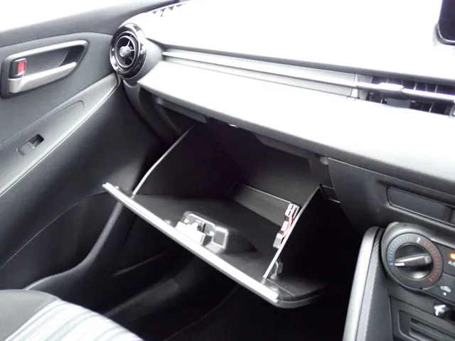 ＭＡＺＤＡ２（マツダ）の車両写真