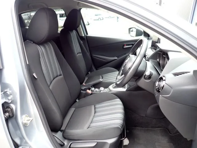 ＭＡＺＤＡ２（マツダ）の車両写真