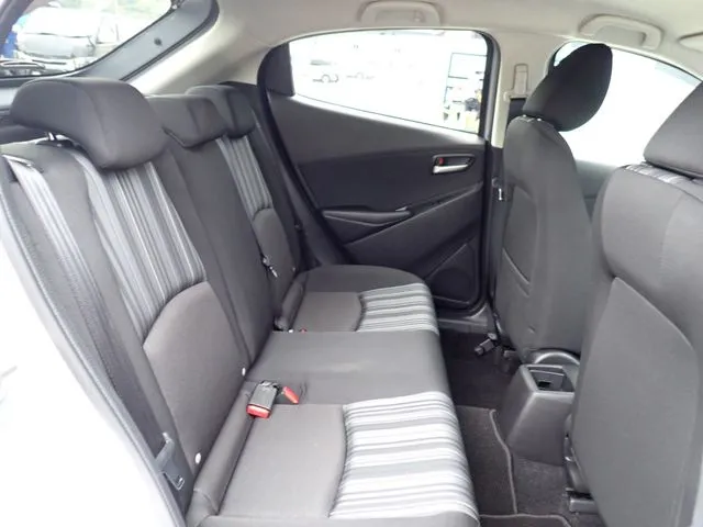 ＭＡＺＤＡ２（マツダ）の車両写真