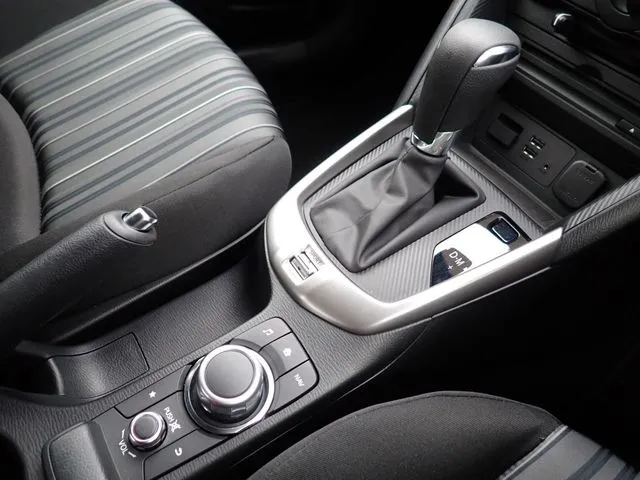 ＭＡＺＤＡ２（マツダ）の車両写真