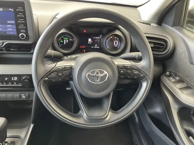 ヤリスクロス　ハイブリッド（トヨタ）の車両写真