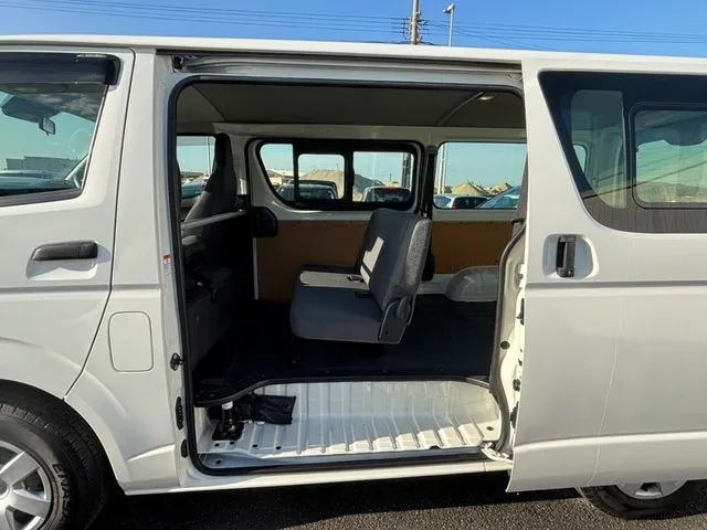 レジアスエースバン　１．２５ｔ　２ＷＤ（トヨタ）の車両写真