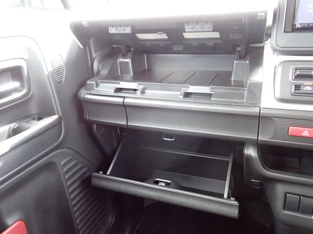 スペーシア（スズキ）の車両写真