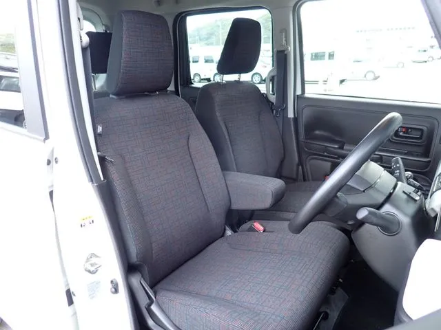 スペーシア（スズキ）の車両写真