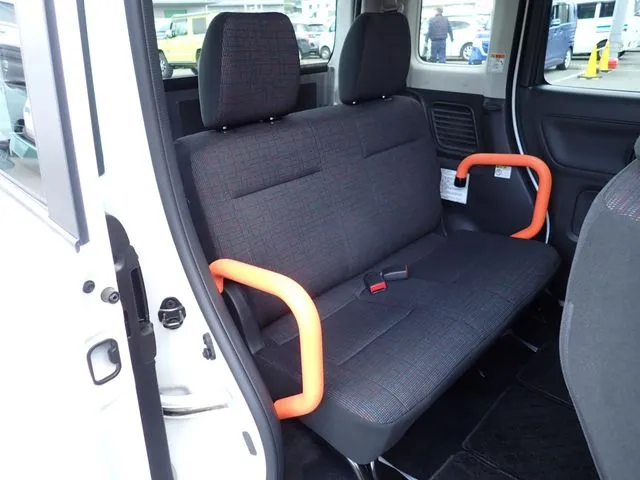 スペーシア（スズキ）の車両写真