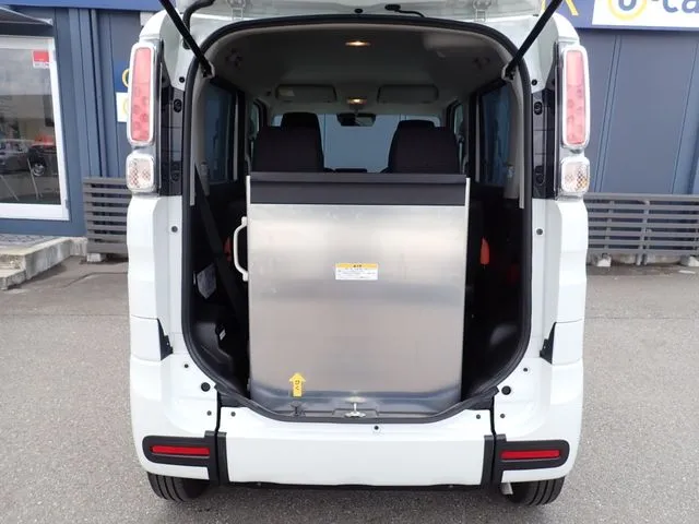 スペーシア（スズキ）の車両写真