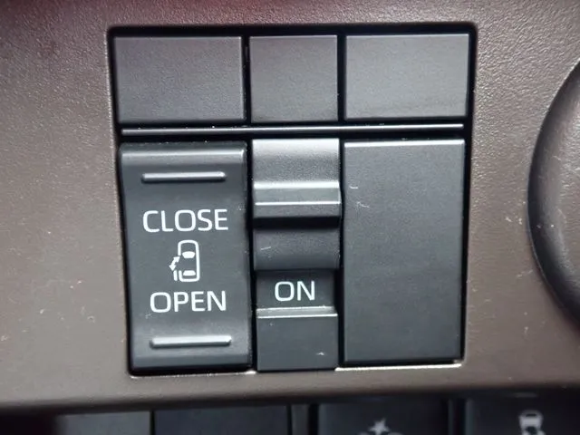 トール（ダイハツ）の車両写真