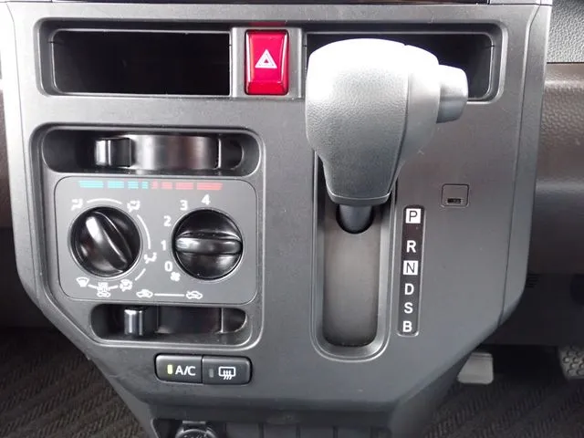 トール（ダイハツ）の車両写真