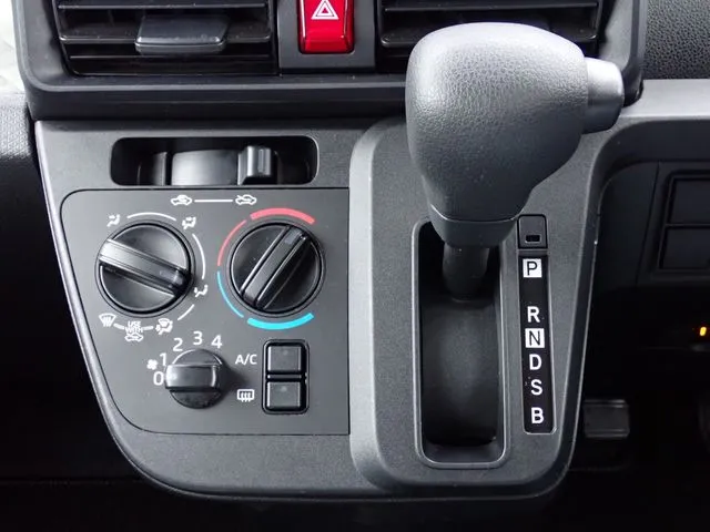 タント（ダイハツ）の車両写真