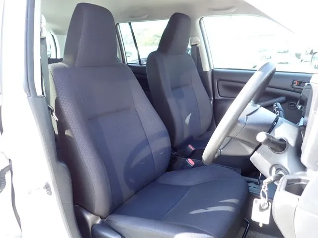 プロボックスバン　ハイブリッド（トヨタ）の車両写真