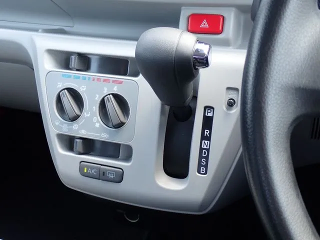 ダイハツ　ミラ　イース