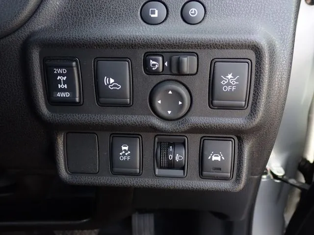 ニッサン　ノート　４ＷＤ