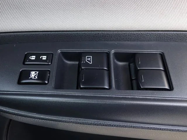 ニッサン　ノート　４ＷＤ