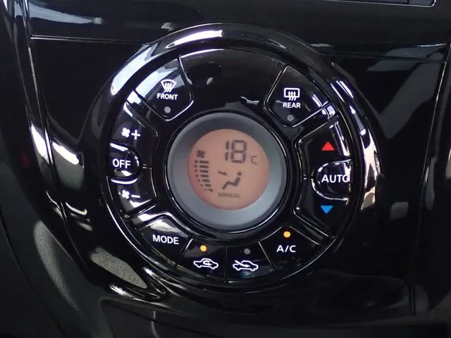 ニッサン　ノート　４ＷＤ