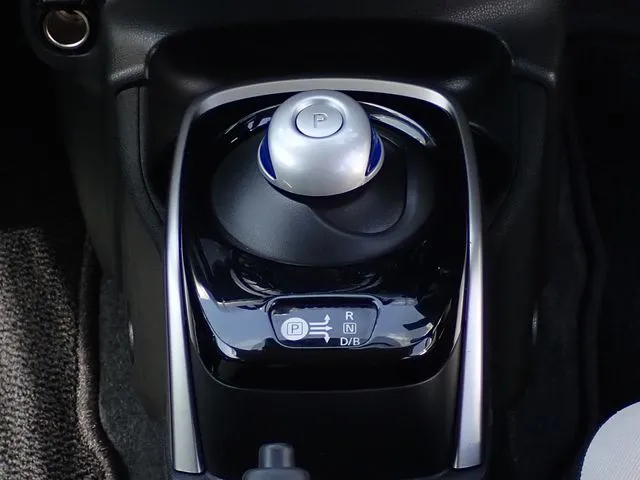 ニッサン　ノート　４ＷＤ