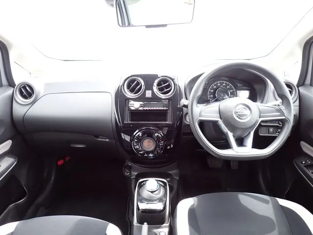 ニッサン　ノート　４ＷＤ