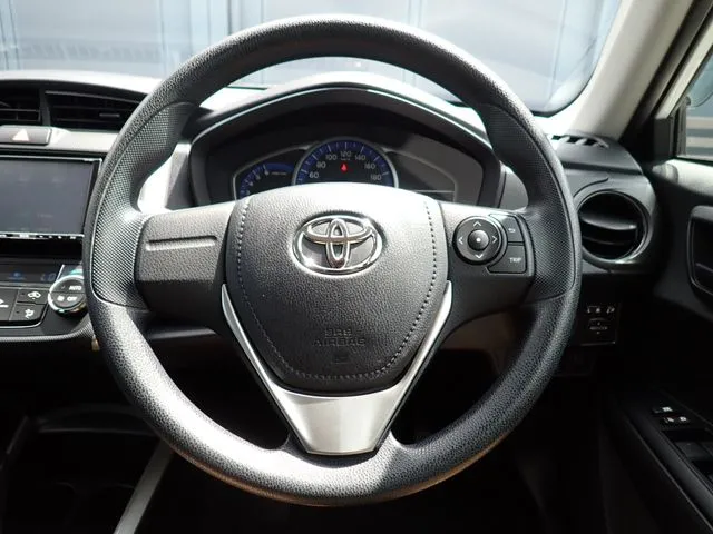 カローラフィールダー　ハイブリッド（トヨタ）の車両写真