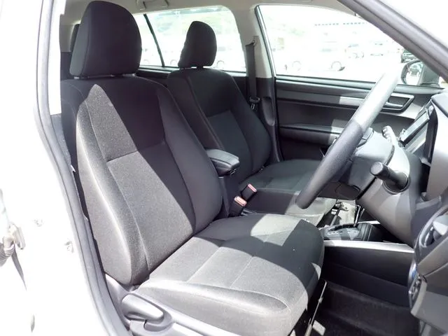 カローラフィールダー　ハイブリッド（トヨタ）の車両写真